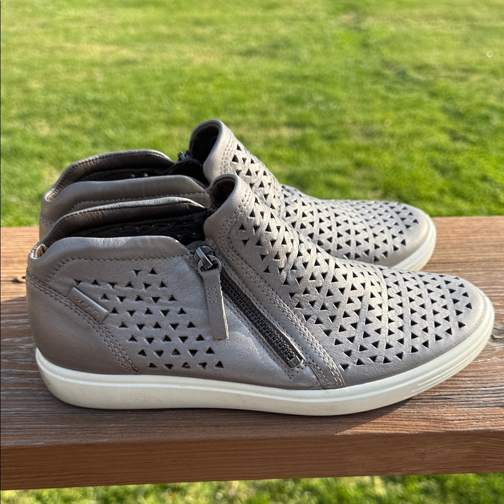 Ecco Soft 7 Laser Cut Zip Booties Sneakers Metallic Silver / Gray Size 39